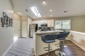 Apartment (1 Bedroom) | Interior - Resort Condo ~ 2 Mi to Sunset Beach Seashore! (Sunset Beach)