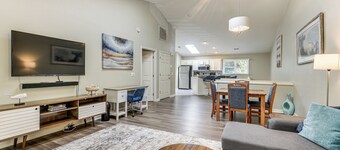 Resort Condo ~ 2 Mi to Sunset Beach Seashore!