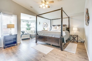 Interior - 1/2 Mi to Lake: Family Home w/ Hot Tub in Goodyear (Goodyear)