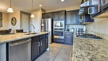 House (3 Bedrooms) | Private kitchen | Microwave, oven, stovetop, dishwasher