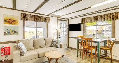 6 Mi to Old Town, Panoramic Views: Cottonwood Gem!