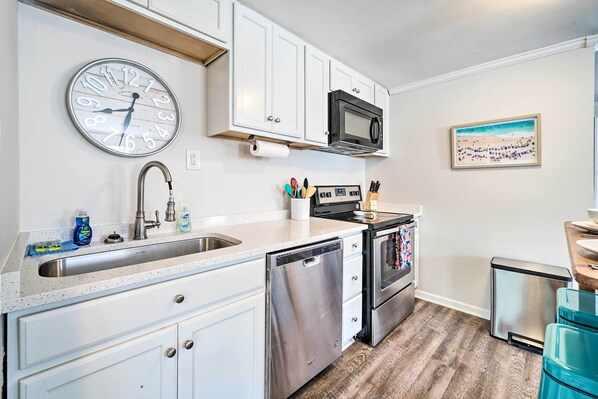 House (2 Bedrooms) | Interior - Duplex Unit < 2 Mi to Fishing & Beach Access (Oak Island)