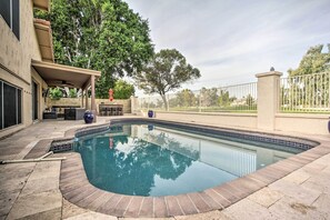House (4 Bedrooms) | Interior - Pool, Golf Course Views: Desert Oasis in Glendale (Glendale)