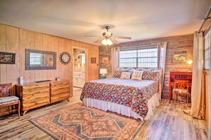 Apartment (0 Bedroom) | Iron/ironing board, bed sheets