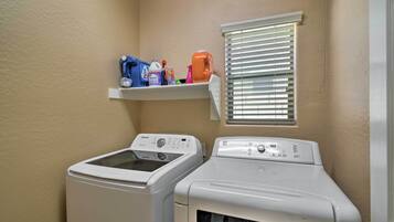 Rumah (4 Bedrooms) | Interior