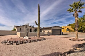 Interior - Heated Pool: Home ~ 5 Mi to Lake Havasu! (Lake Havasu City)