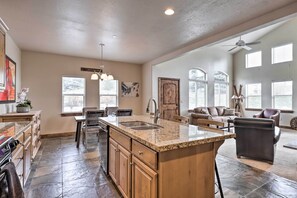 Apartment (3 Bedrooms) | Interior - Midway Golf & Adventure Hub, 17 Mi to Slopes! (Midway)