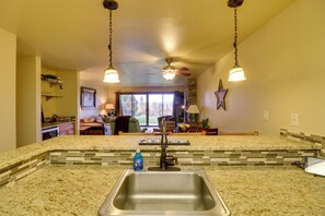 Apartment (2 Bedrooms) | Interior - Bigfork Condo w/ Hot Tub Access, By Lake! (Bigfork)