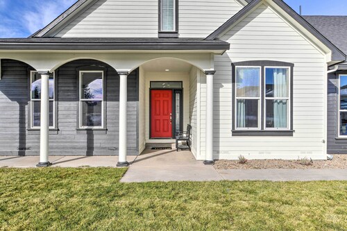 Stylish Klamath Falls Unit < 1/2 Mi to Oit!