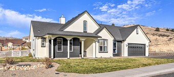 Stylish Klamath Falls Unit < 1/2 Mi to Oit!