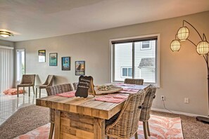 House (4 Bedrooms) | Interior - Chic Coos Bay Home w/ Pacific Ocean Views! (Coos Bay)