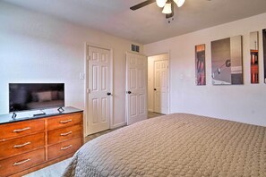 2 bedrooms, iron/ironing board, bed sheets - Odessa Apartment w/ Proximity to Attractions! (Odessa)