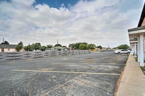 Property grounds - Odessa Apartment w/ Proximity to Attractions! (Odessa)