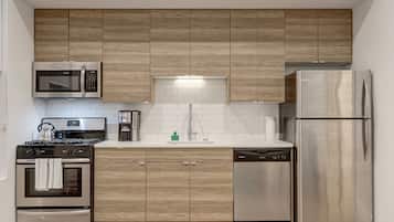 Studio | Private kitchen | Fridge, oven, coffee/tea maker, toaster