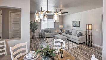 House (2 Bedrooms) | Interior