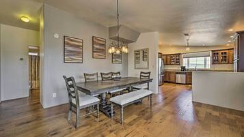 House (3 Bedrooms) | Interior