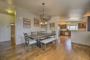 House (3 Bedrooms) | Interior