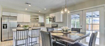 3 Mi to Asu! Snowbird Poolside Escape in Tempe