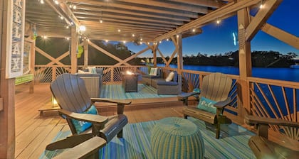 Luxe Lake Chickamauga Retreat w/ Boat Dock!