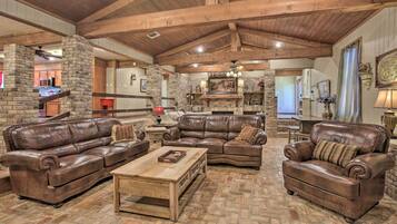 House (3 Bedrooms) | Front of property