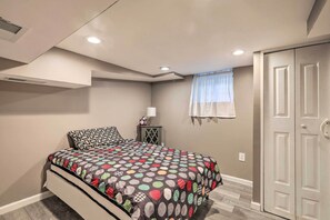 Apartment (1 Bedroom) | 1 bedroom, bed sheets - Garden-level Millburn Apt - Walk to Transit! (Millburn)