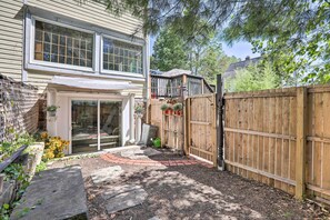 Terrace/patio - Garden-level Millburn Apt - Walk to Transit! (Millburn)