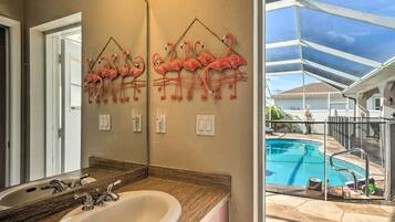 House (4 Bedrooms) | Bathroom | Shower