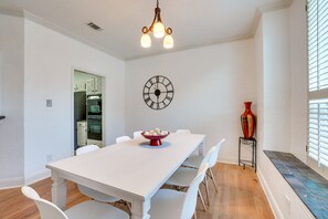 Dining - Modern Carrollton Home - Private Pool & Grill (Carrollton)