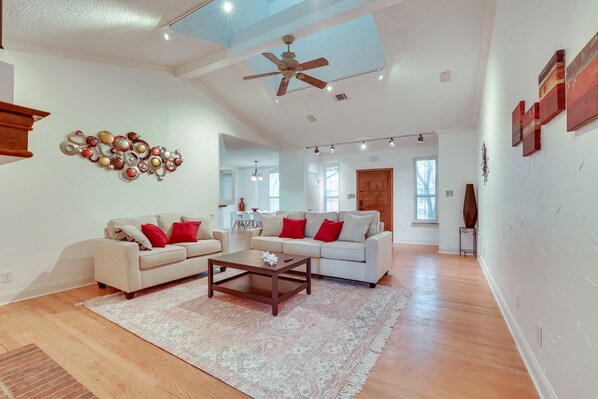 TV, fireplace - Modern Carrollton Home - Private Pool & Grill (Carrollton)