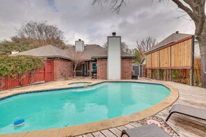 Outdoor pool - Modern Carrollton Home - Private Pool & Grill (Carrollton)