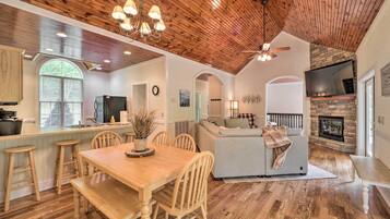 House (3 Bedrooms) | Interior