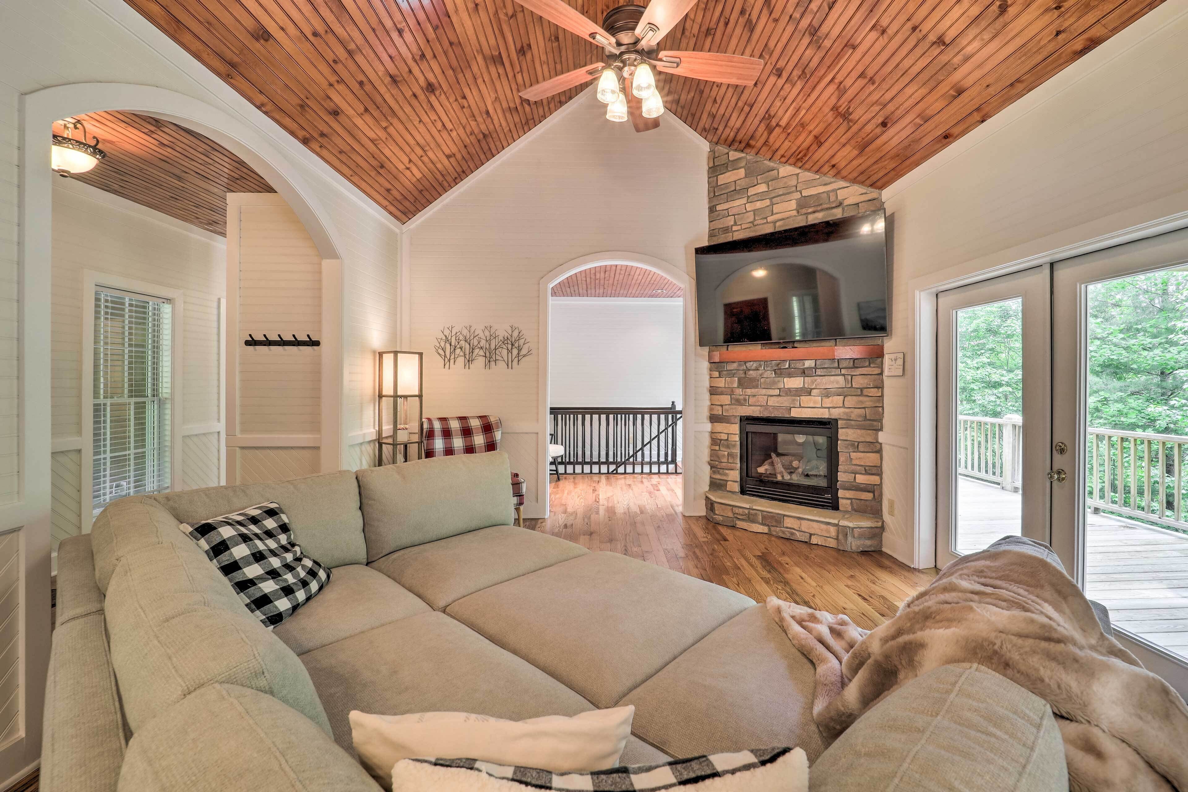 House (3 Bedrooms) | Living area | TV, fireplace