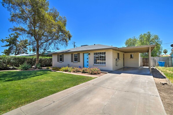 Exterior - Private Desert Retreat w/ Grill & Mtn Views! (Phoenix)