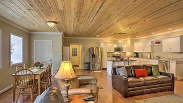 Cottage (2 Bedrooms) | Interior