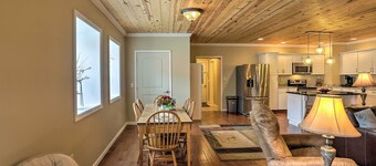 Cheerful Tiffin Digs in the Heart of Downtown