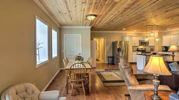 Cottage (2 Bedrooms) | Interior