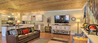 Cheerful Tiffin Digs in the Heart of Downtown