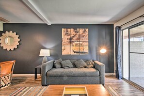 Apartment (2 Bedrooms) | Interior - Scottsdale Townhome w/ Pool Access, Near Old Town! (Scottsdale)