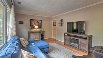 TV, fireplace