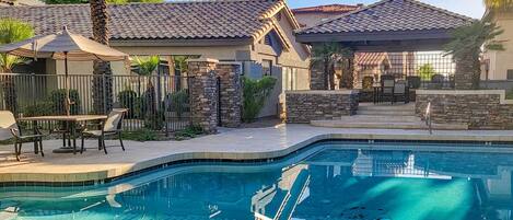 المنشأة من الداخل