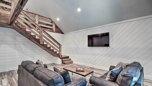 House (3 Bedrooms) | Interior - All-encompassing Lakehouse w/ Modern Accents! (Edgemont)