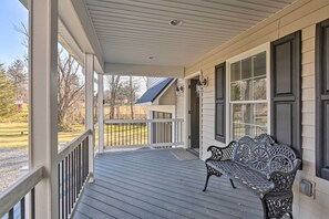 Interior - Morrisonville Manor w/ Fire Pit & Hot Tub! (Lovettsville)