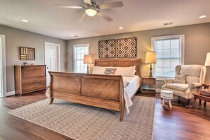 Interior - Morrisonville Manor w/ Fire Pit & Hot Tub! (Lovettsville)