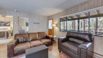 ู
ูุฒู (2 Bedrooms) | ุงูู
ูุดุฃุฉ ู
ู ุงูุฏุงุฎู