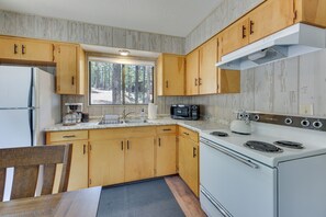 House (2 Bedrooms) | Interior - Covered Deck & Grill: Cozy Greer Hideaway! (Greer)