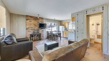 ู
ูุฒู (2 Bedrooms) | ุงูู
ูุดุฃุฉ ู
ู ุงูุฏุงุฎู