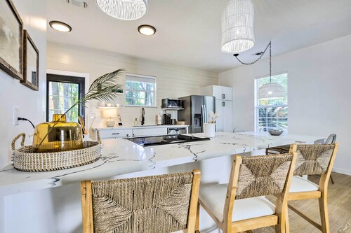Modern & Chic Gulfport Escape: Walk to Beach!