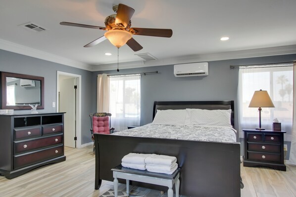 House (5 Bedrooms) | Interior