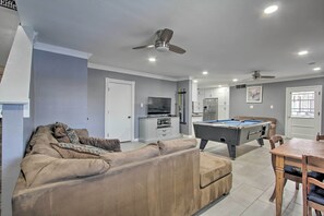 House (5 Bedrooms) | Interior