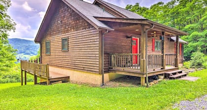 Slaty Fork Escape w/ Mountain View + Hot Tub!